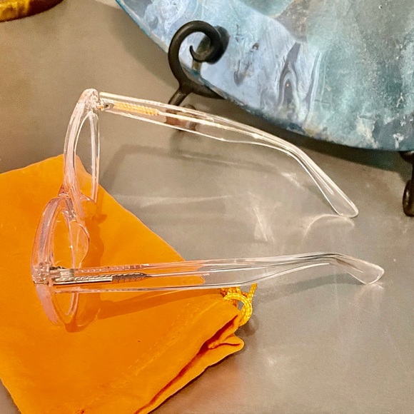 Clear Cat Eye Eyeglasses- Demo lens - Picture 2 of 5
